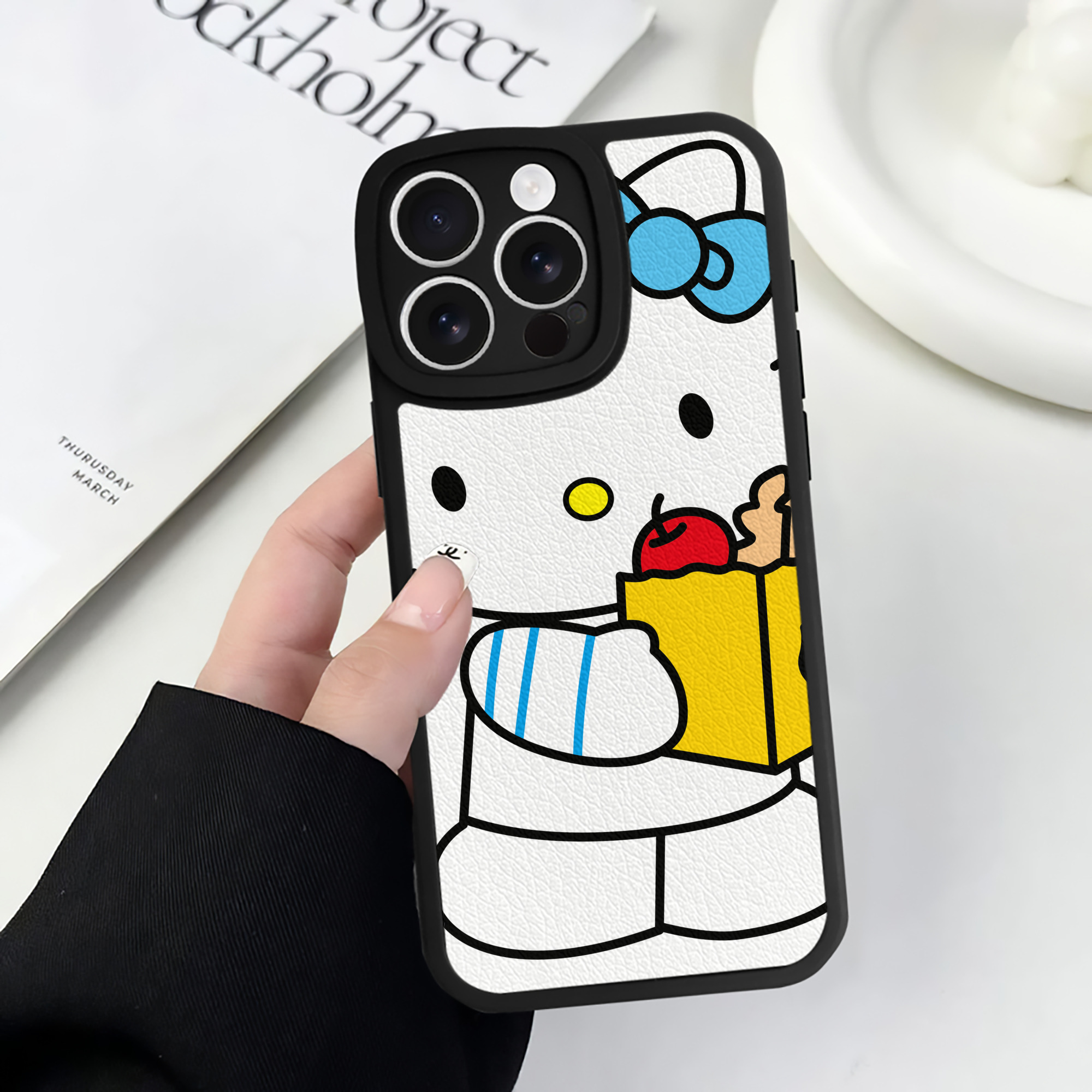 （画像用） Hello Kitty ハローキティ 【iPhone 16シリーズ対応】シリコンスマホケース（レザー調） 材質：シリコン